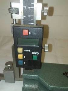 lot 207 image: Cen - Tech digital height gauge