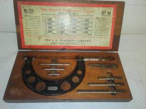 lot 238 image: Starrett Micrometer Caliper 0-4 in.