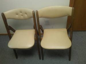 lot 270 image: 2 Wood Folding chair