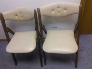 lot 272 image: 2 Wood Folding chair