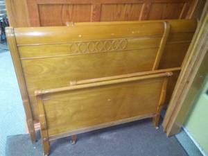lot 277 image: 2 twin size sleigh beds