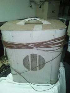 lot 290 image: Vintage speaker with RCA clips