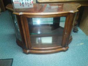 lot 291 image: Buffet base curio  lighted
