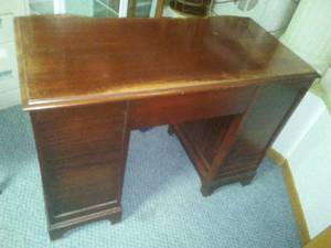 lot 292 image: Vintage desk & chair
