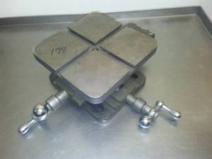 lot 298 image: Craftsman X - Y table heavy