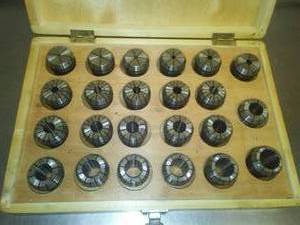 lot 321 image: Collet ER40 set 23 pieces in wood case.