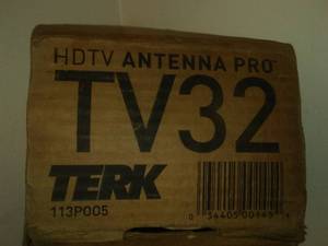 lot 363 image: HDTV antenna - used in box.  still functions.