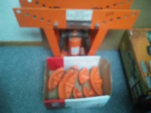 lot 365 image: Hydraulic pipe bender with 6 attachments.