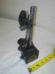 lot 419 image: Magnetic base with clamp
