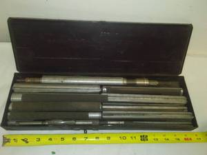 lot 423 image: Honing Set