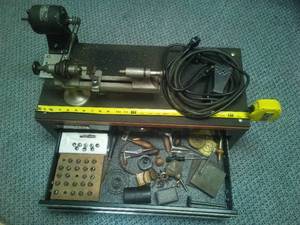 lot 433 image: Electric lathe mounted on tool box