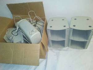 lot 462 image: 6 speakers and 2 DVD CD holders.