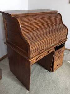lot 15 image: Winners Only Roll Top Desk