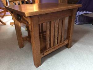 lot 33 image: Wooden Accent Table w Drawer
