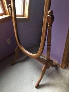 lot 37 image: Wooden Floor Mirror