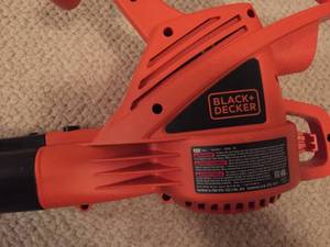 lot 64 image: Black and Decker Leaf Blower