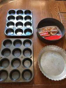 lot 74 image: Bakeware Lot