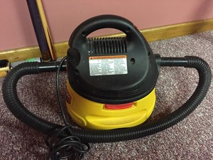 lot 5 image: Stinger Brand Shop Vac