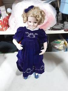 Shirley Temple Gift Bearer With Stand (No Box & COA)
