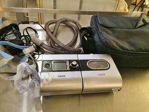 lot 15 image: MSRP $1400 ResMed S9 VPAP Auto Bi-Level with H5i Humidifier WData Card, Hose, Mask, Travel Bag - Good Working Condition