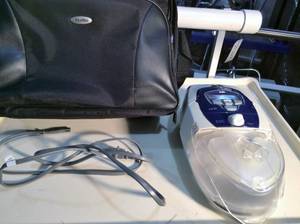 lot 26 image: MSRP $1100 ResMed S8 Escape II CPAP with Easy-Breathe and H4i Heated Humidifier - Like New Condition