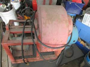 lot 3 image: Electric blower...