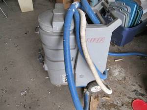 lot 7 image: Commercial carpet cleaner, wand inc...