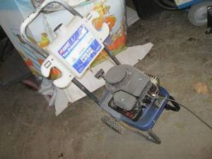 lot 10 image: Pressure washer...