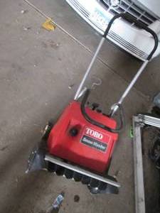 lot 14 image: Toro snowblower...