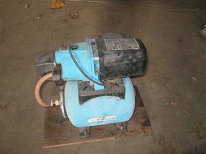 lot 17 image: Shallow well pump, 34 Hp...