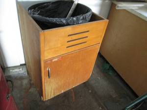 lot 32 image: School room cupboard with trash can...