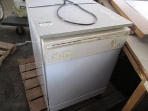 lot 35 image: Dishwasher...
