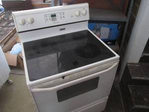lot 40 image: Glass top range and oven...