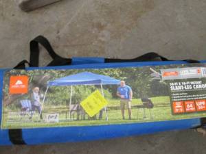 lot 44 image: 10 x 10 foot shade canopy...
