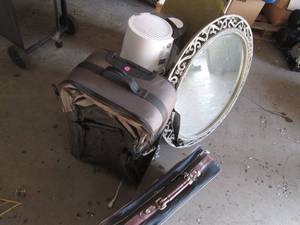 lot 52 image: Househlod items lot...