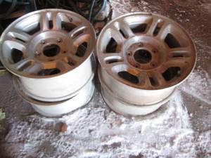 lot 68 image: 4 aluminum rims...