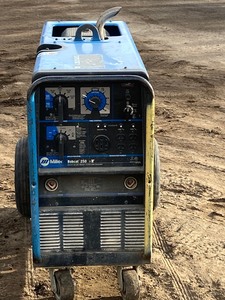 lot 3 image: Miller Bobcat 250-NT Wheeled Generator Welder