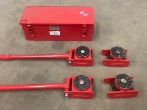 lot 24 image: Dayton SK04 Roller Skate Set With Steel Case