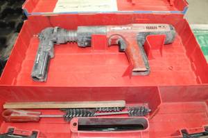 lot 22 image: Hilti Fastener DX351, Nail Magazine X-MX 32, Case, Accessories