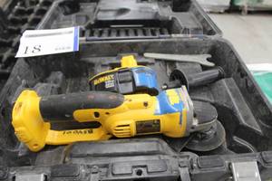 lot 18 image: DeWalt 18V Cordless Heavy Duty Cut-Off Tool 4-12 DC411, Case, Battery