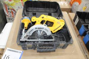 lot 16 image: DeWalt 18V Cordless Circular Saw 6-12 DC390, Case, Battery, Charger