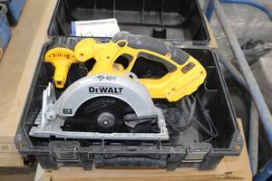 lot 15 image: DeWalt 18V Cordless Circular Saw 6-12 DC390, Case, Battery, Charger