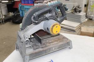 lot 40 image: Black & Decker Chop Saw 14 2731