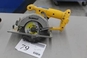 lot 79 image: DeWalt 18V Cordless Trim Saw 5-38 DW936