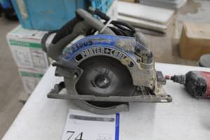 lot 74 image: Porter-Cable Heavy Duty Circular Saw 7-14 324MAG