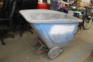 lot 99 image: Toter Commercial Plastic Utility Tilt Dump Cart