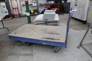 lot 165 image: Industrial Wood Deck Platform Truck