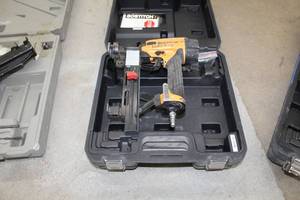 lot 14C image: Bostitch Pneumatic Crown Staple Gun SL1838BC, Case