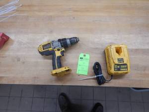 18v Dewalt Drill with Charger