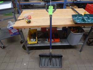 20 Shovel with Metal Blade